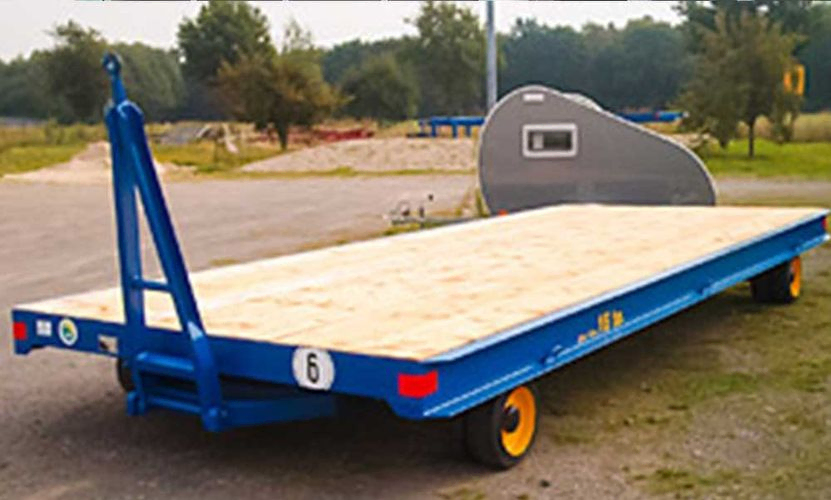 Industrie Anhänger für Schwerlasten des Typs PDDV-P mit Plattform und Doppel Drehschemellenkung für ein Gesamtgewicht von über 40 Tonnen. 