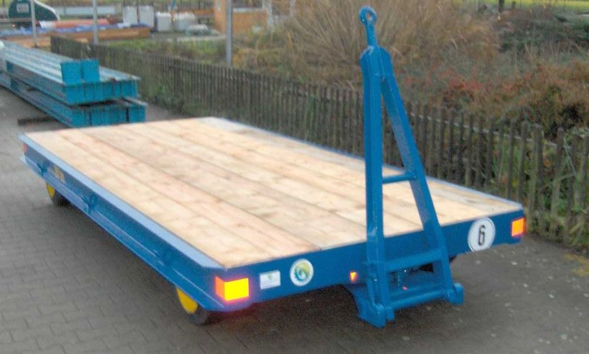 Industrie Anhänger für Schwerlasten Typ PAAV mit Plattform, 2-Achsen Achsschenkellenkung für ein Gesamtgewicht von bis zu 16 Tonnen. 